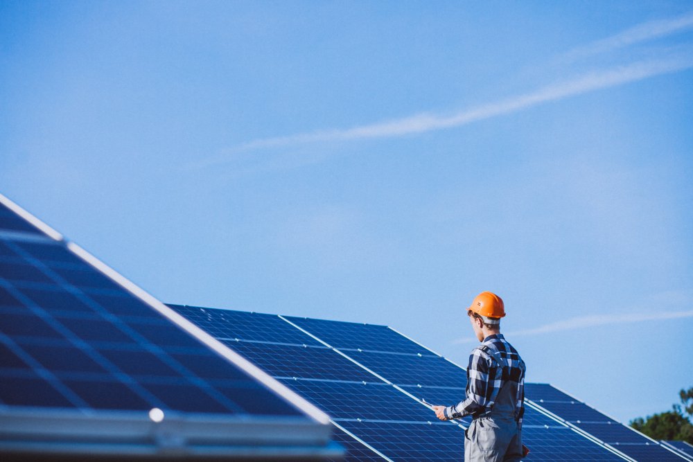 Comparing Grid Connect PV Solar and Off-Grid Solar Power Systems (SPS)